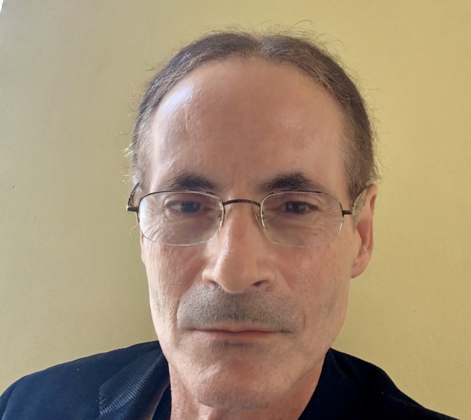 Dr. Mike Abrams, PhD, MBA, ABPP - board-certified clinical psychologist, professor, author, guiding psychological retreat at Mallory Creek Retreat.